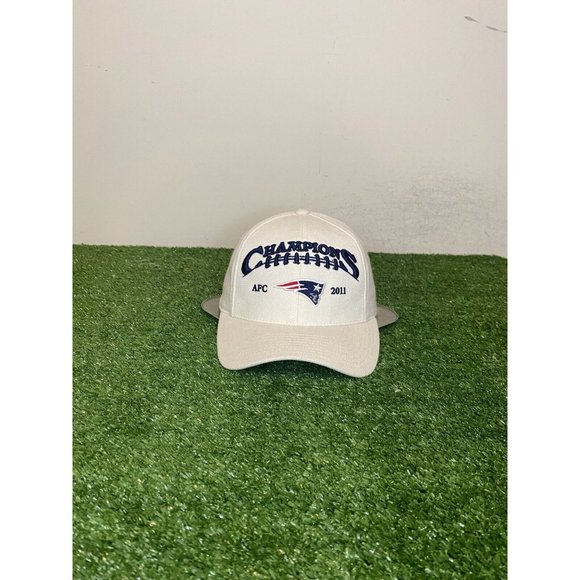 Reebok Other - New England Patriots hat cap snap back white retro Y2K Tom Brady Reebok 2011
